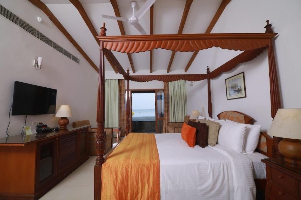 Lemon Tree Vembanad Lake Resort Muhamma 6/31