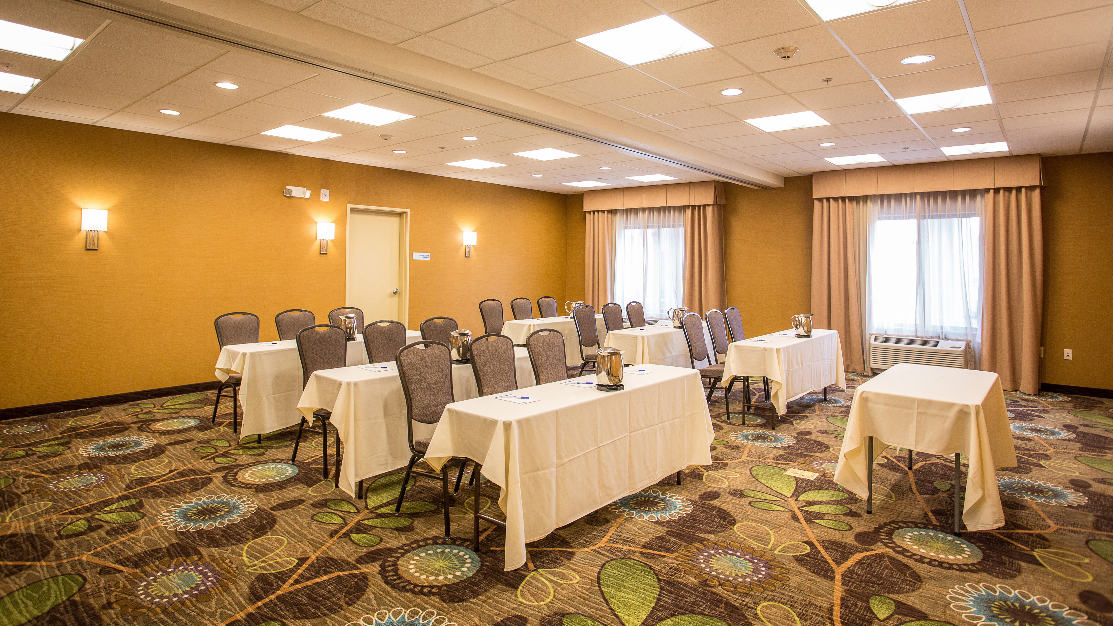 Holiday Inn Express Suites Pocatello 86/97