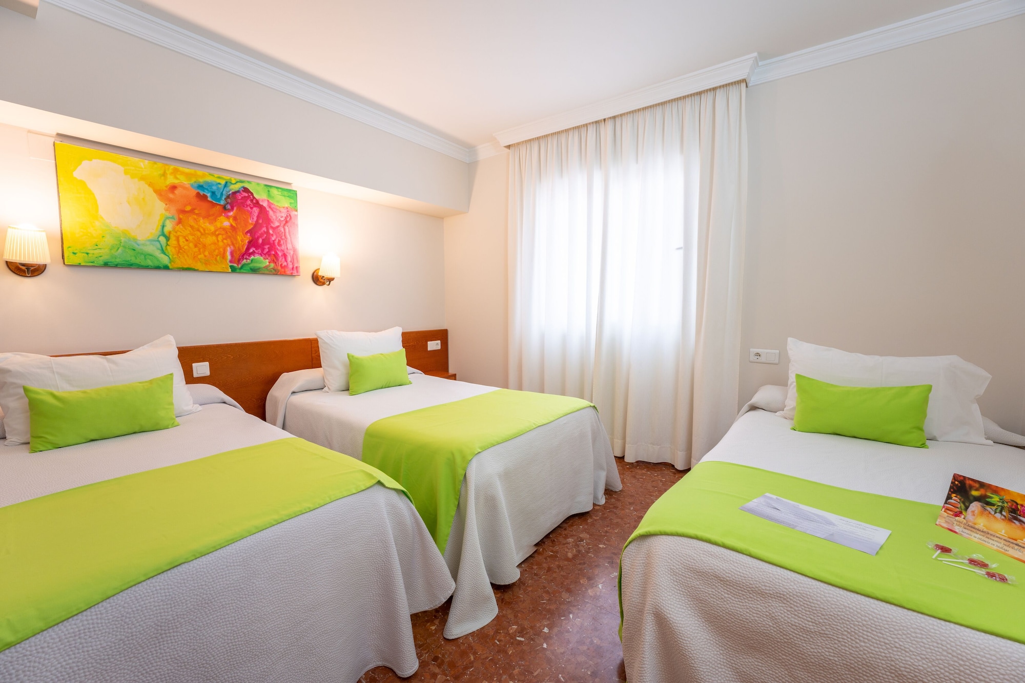 ROOM, TRIPLE, 3 BEDS, STAIR ACCESS ONLY, HIGH FLOOR
