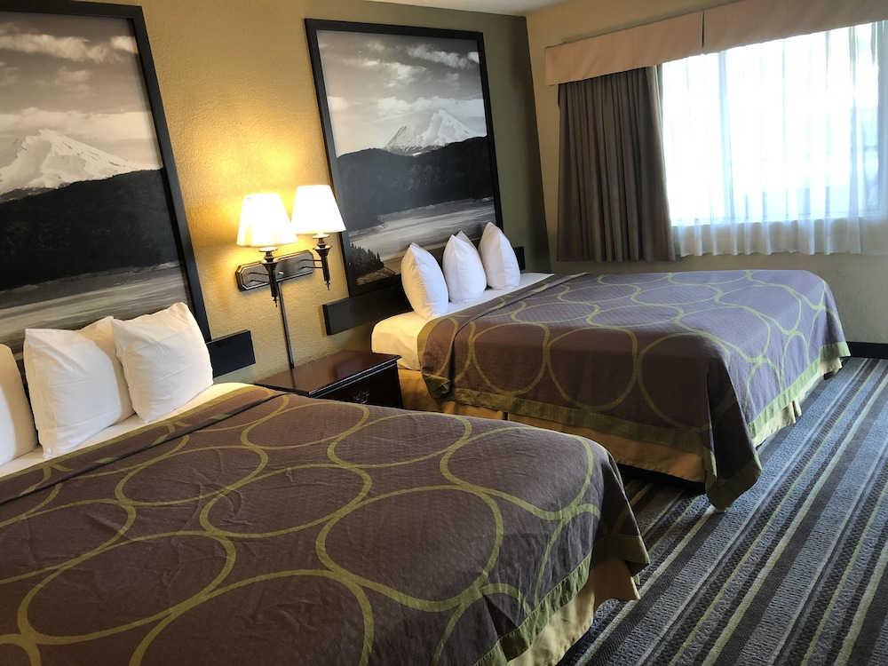 Super 8 by Wyndham Corning 11/25