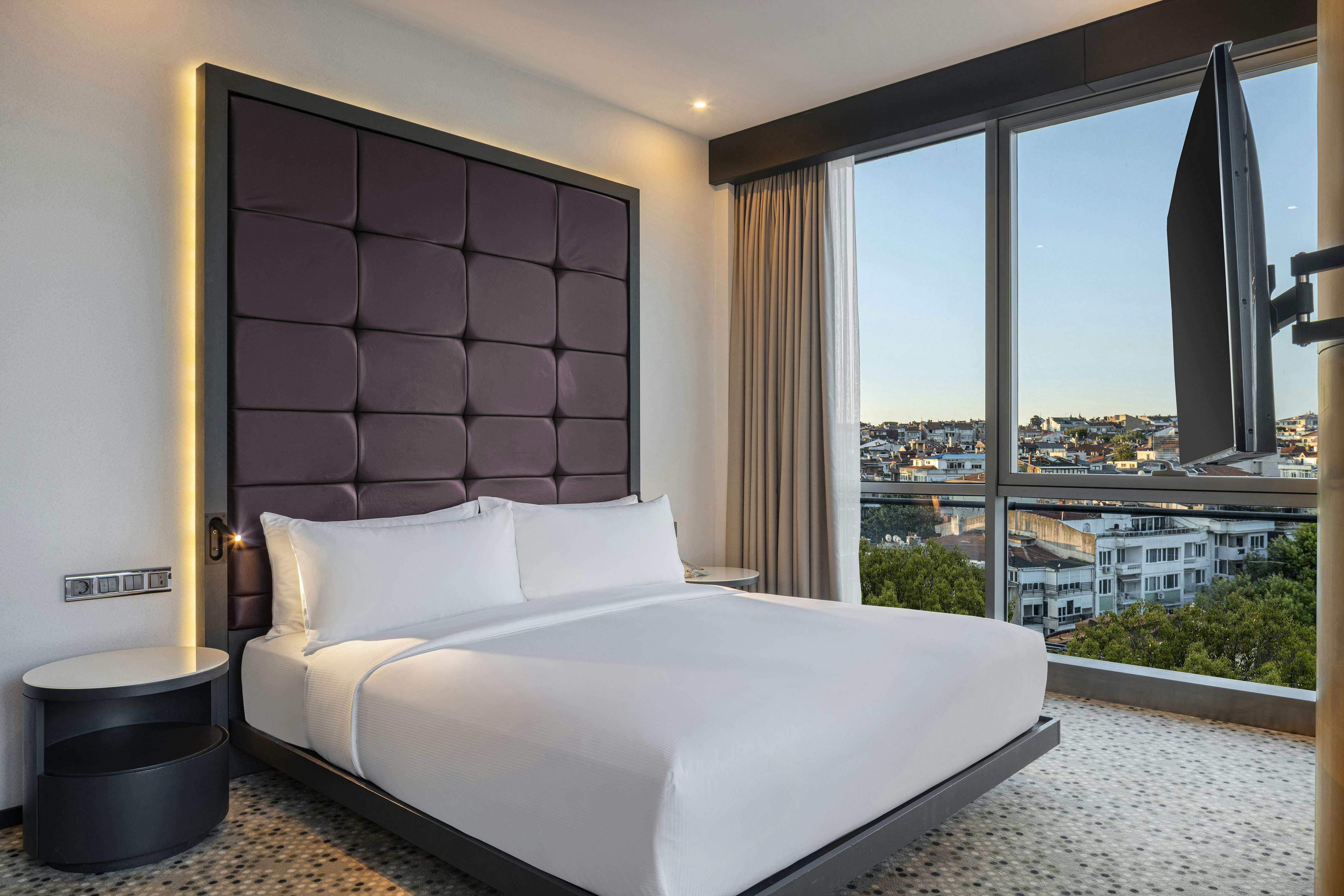Suite, King Bed, Living Area