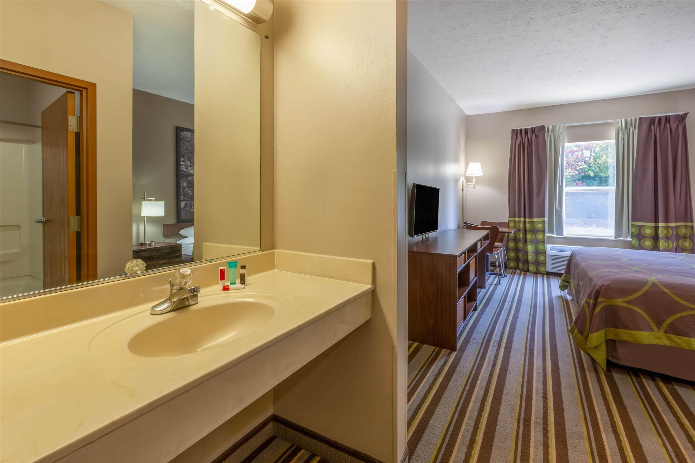 Baymont by Wyndham La Grange KY Southeast 34/37