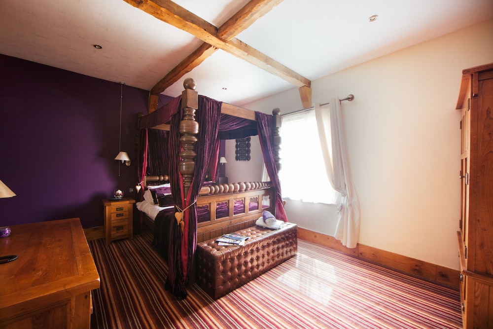 Old Hall House 24/49