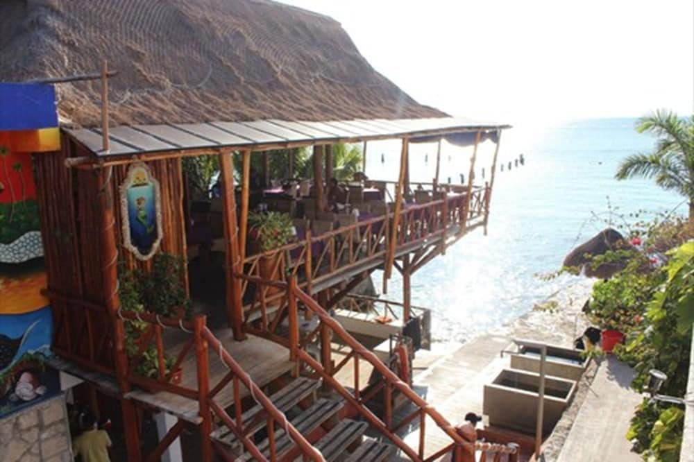 Blue Angel Resort 10/68