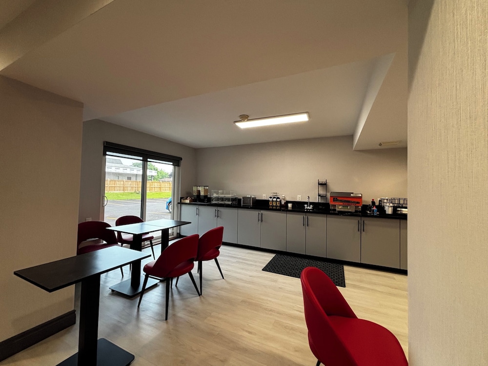 Ramada by Wyndham Kingston 32/50