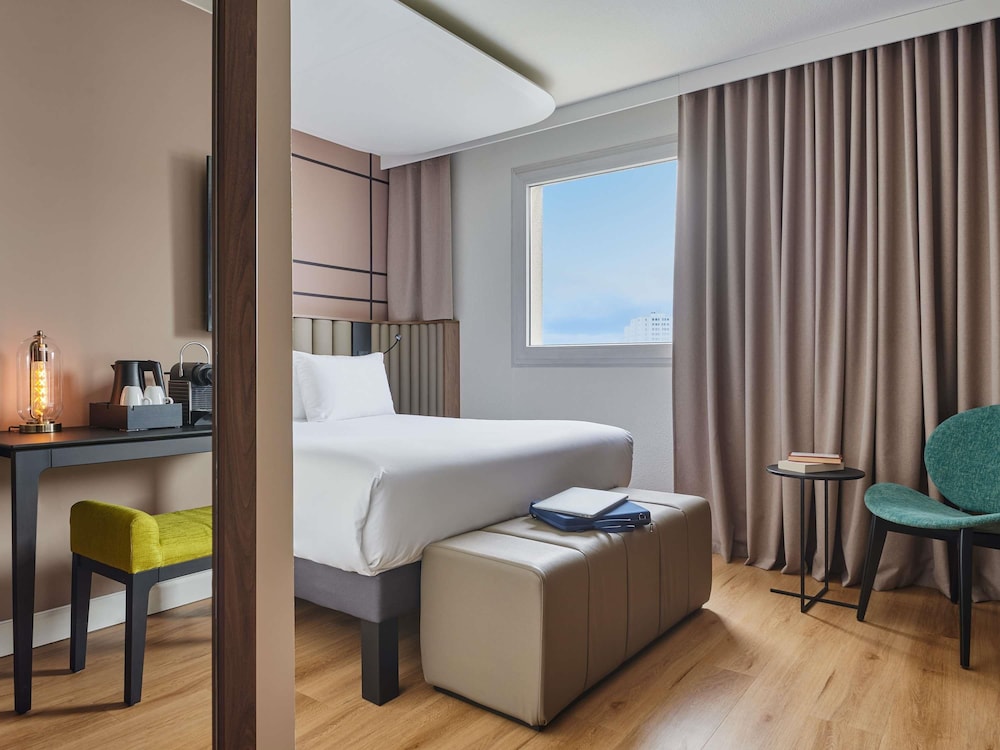 Mercure Paris Nanterre 11/48
