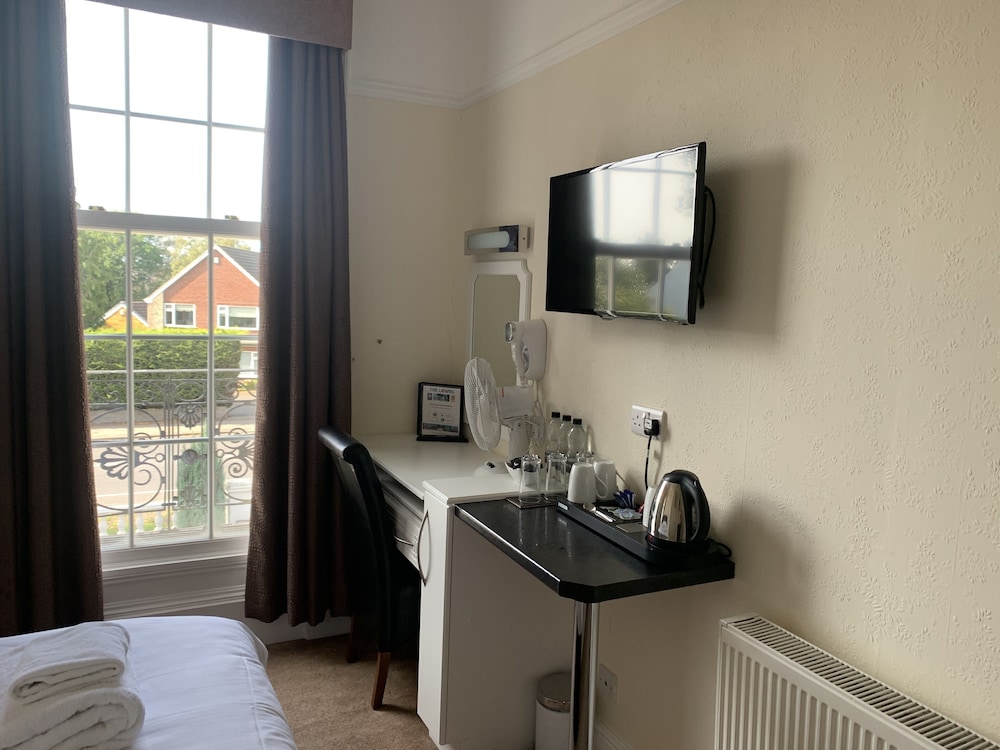 The Lawns Guest House 37/41