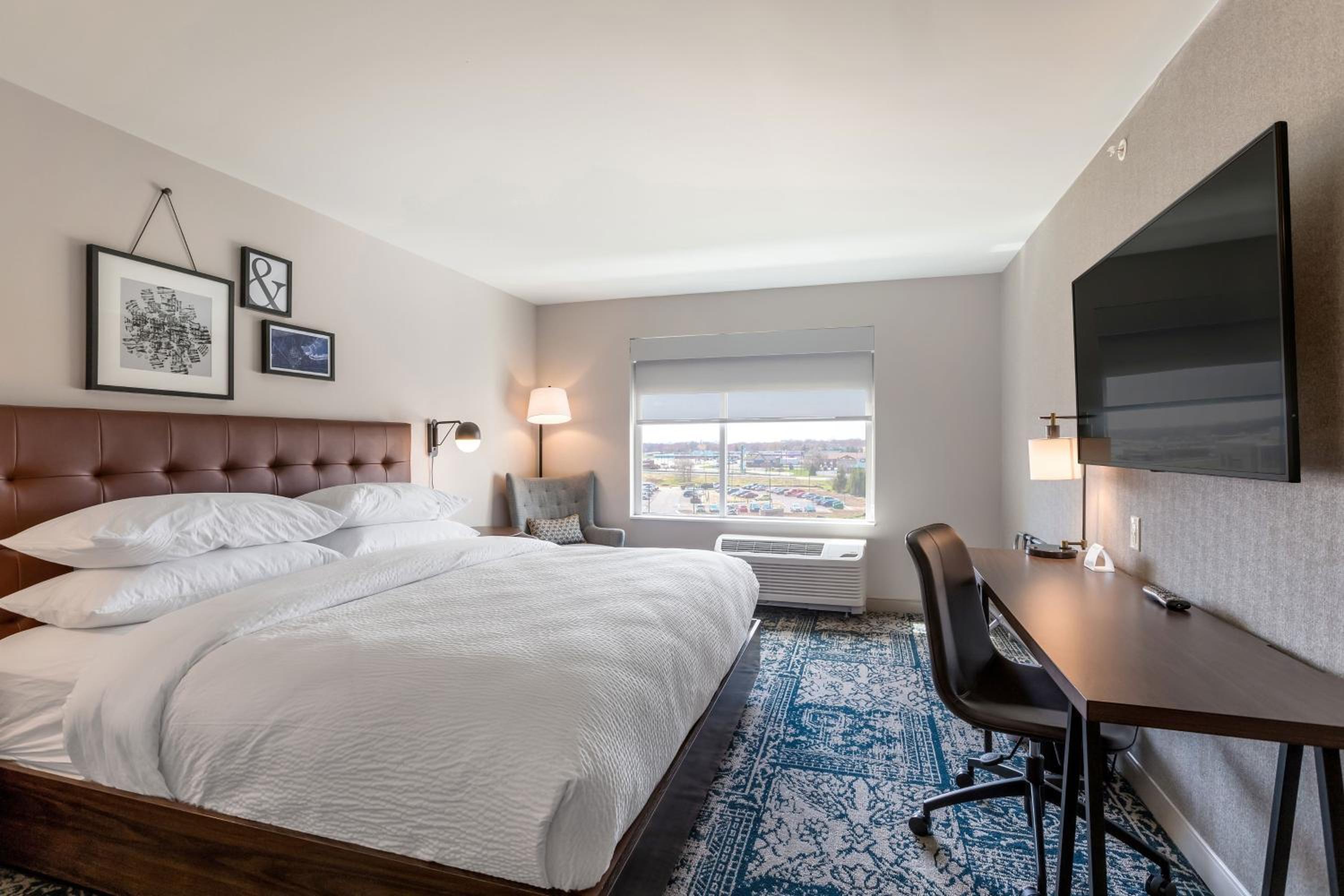 غرفة تقليدية بسرير كينج لذوي الإعاقة، Four Points By Sheraton Elkhart 2/10