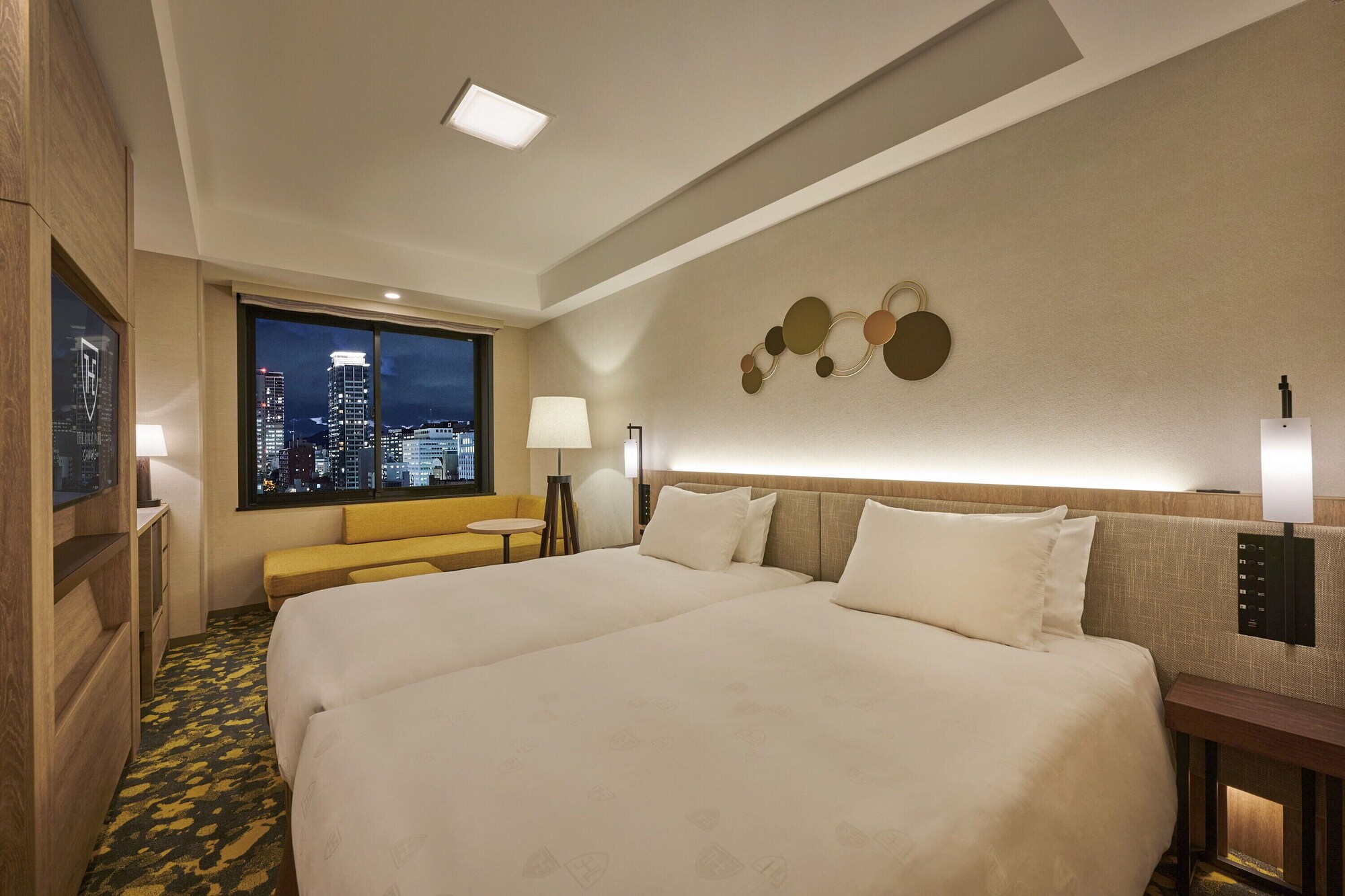 DELUXE, TWIN BEDS