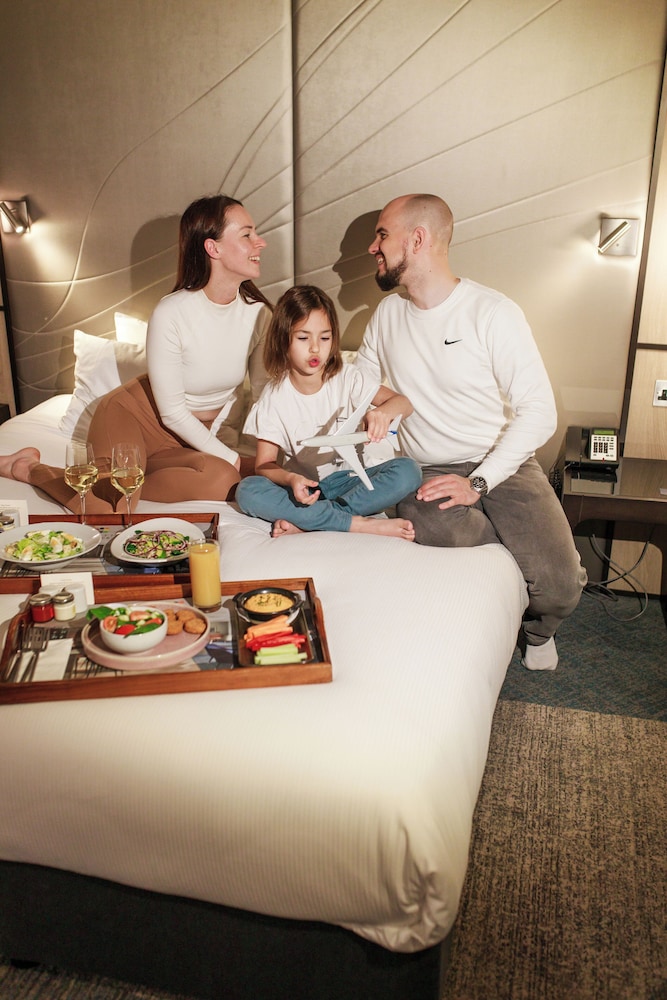 HYATT PLACE LONDON HEATHROW AIRPORT 16/77