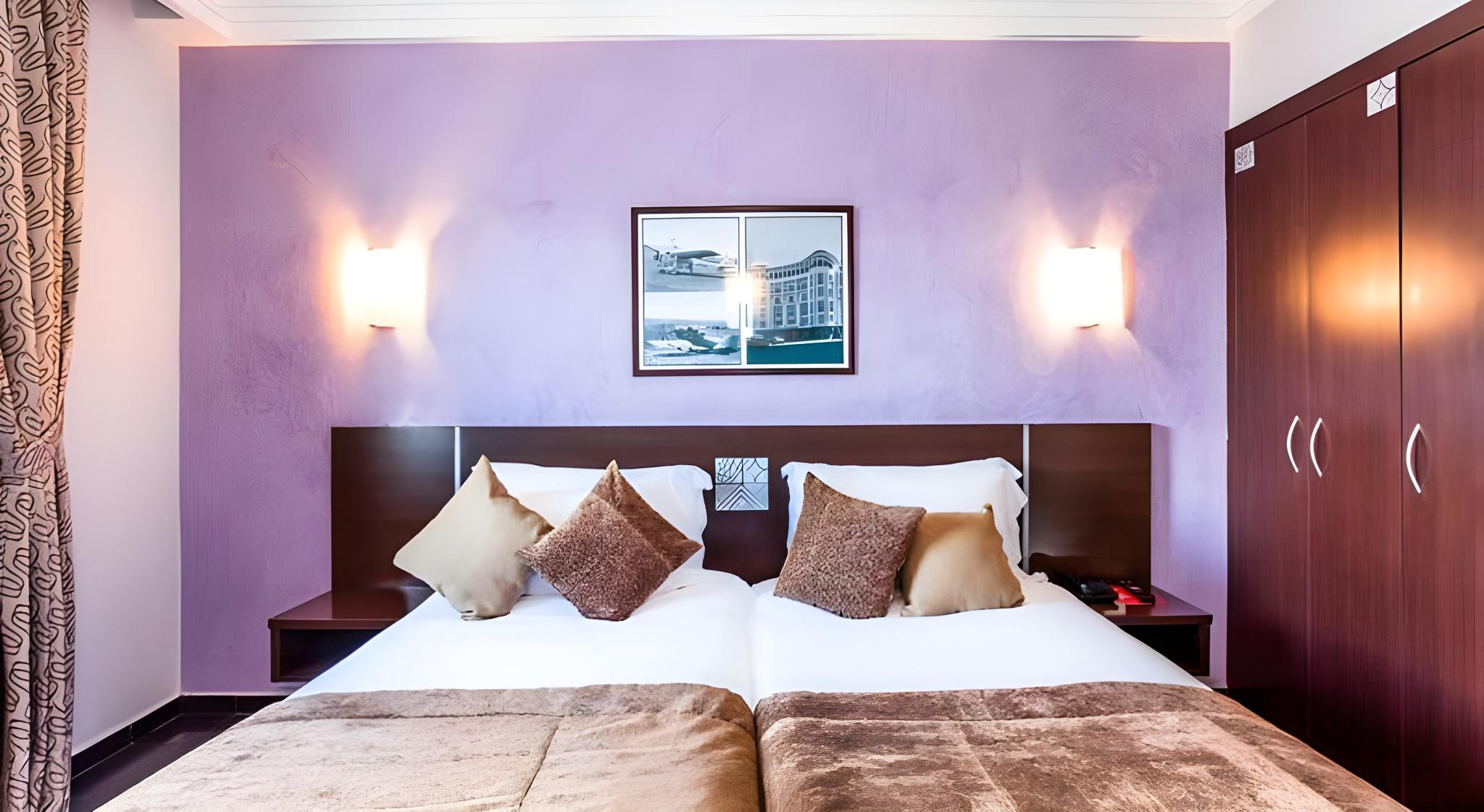 SINGLE ROOM