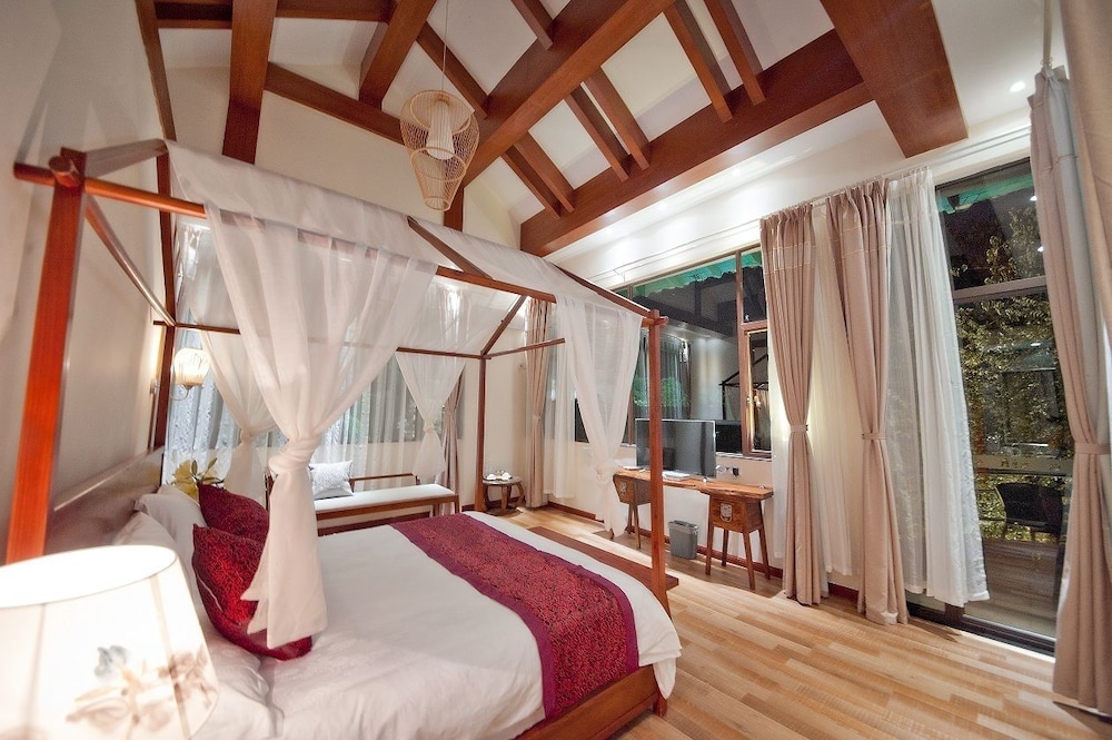 Guilin Crystal Crescent Moon Hotel 34/71