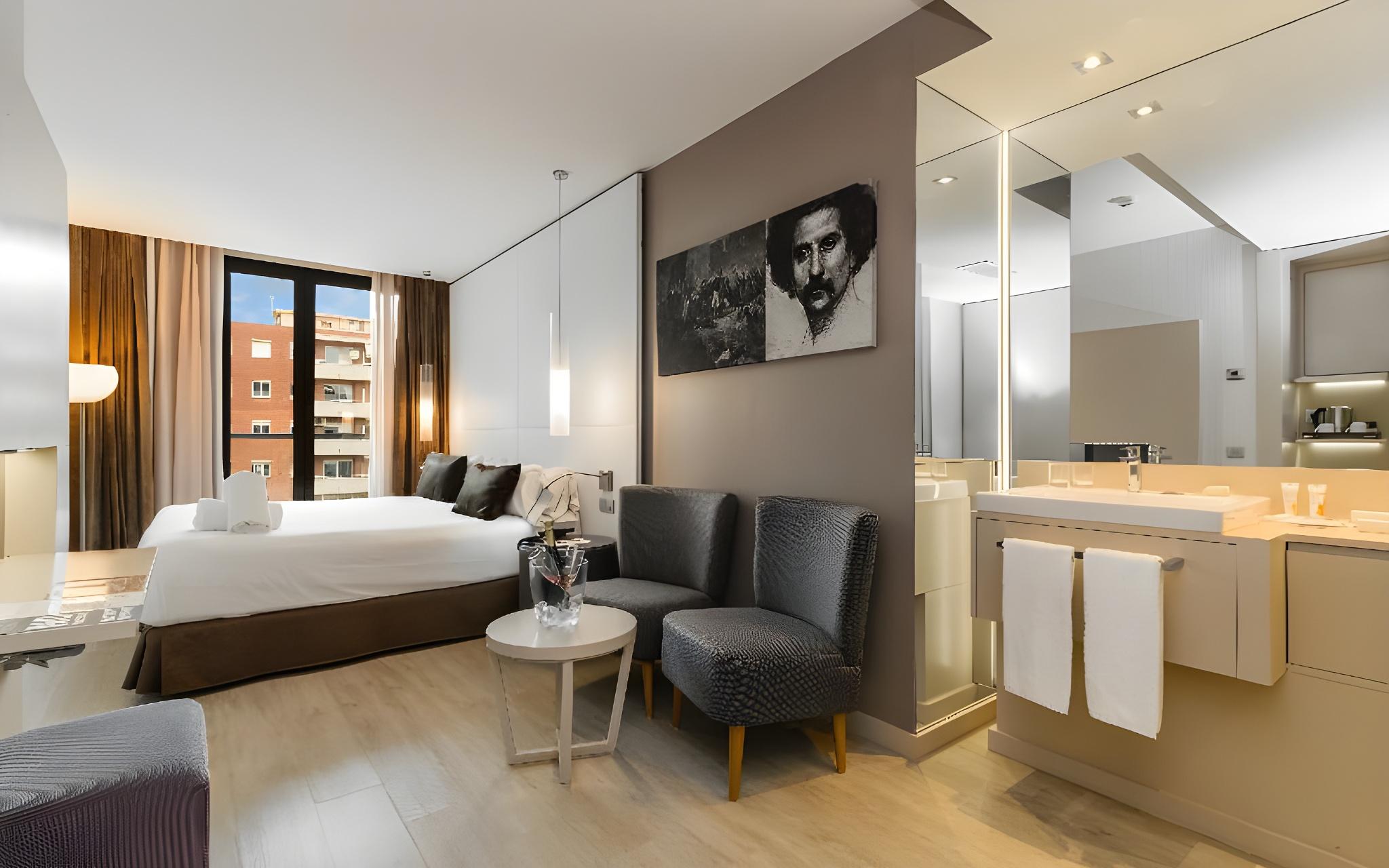 Urban, Deluxe, Queen Bed
