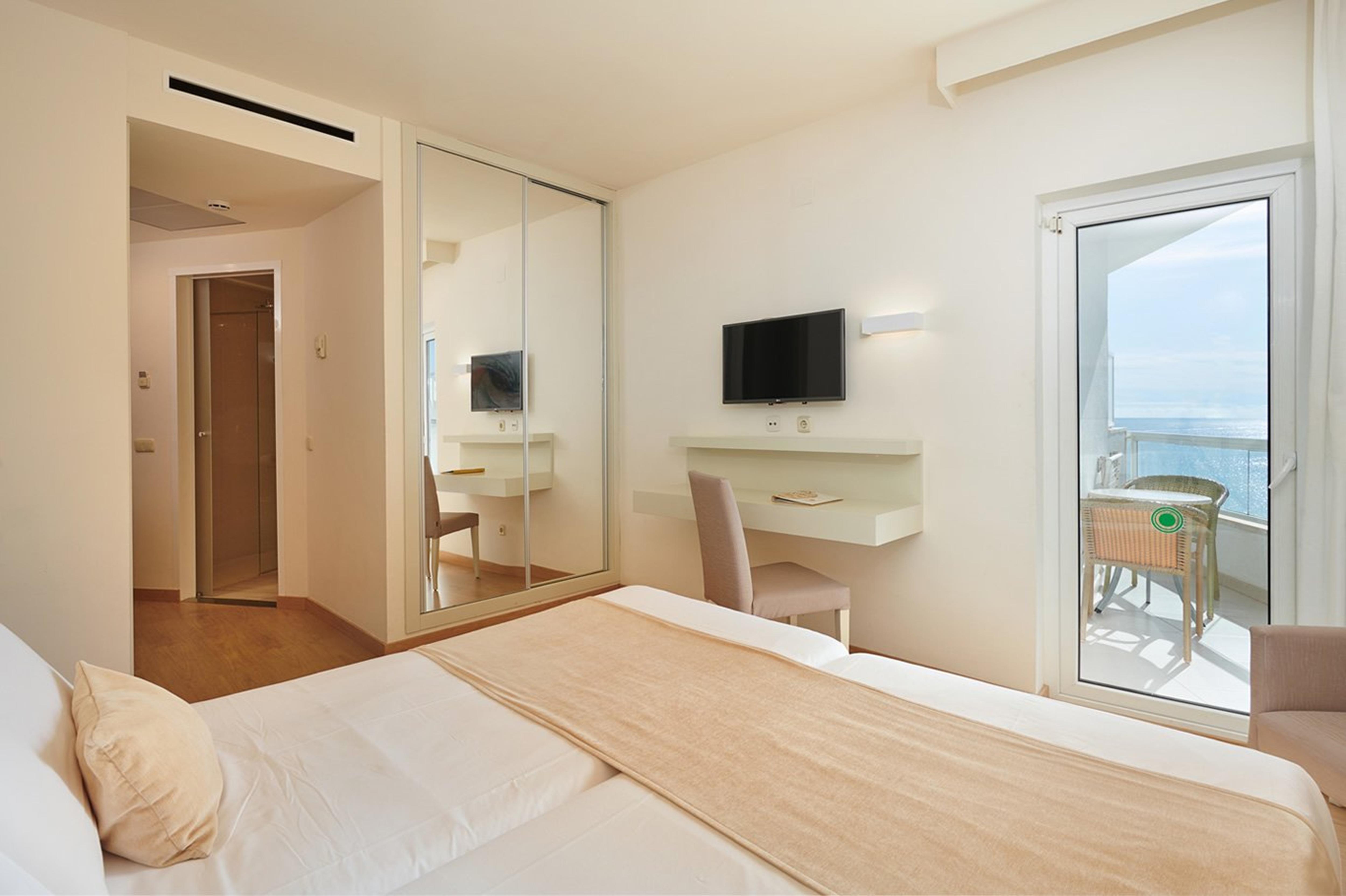 Standard, Double Bed, Side Sea View, Balcony or Terrace