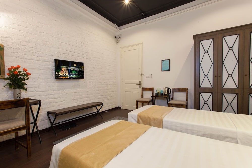 Luxury Backpackers 12/49