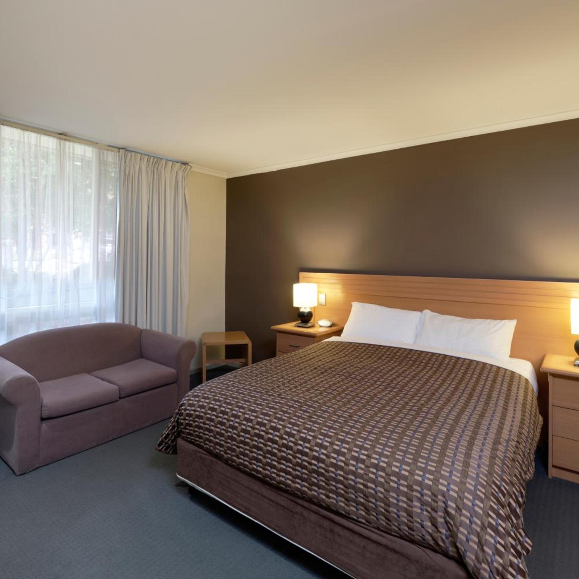 Keilor Motor Inn 12/26