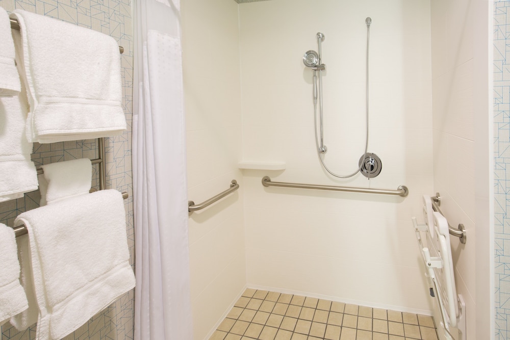 Holiday Inn Express & Suites PAHRUMP 3/61