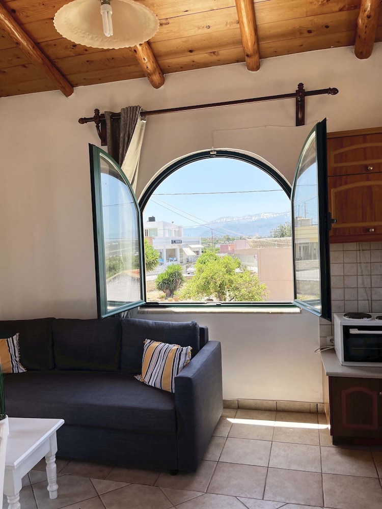 Skandalis Traditional Suites 15/50