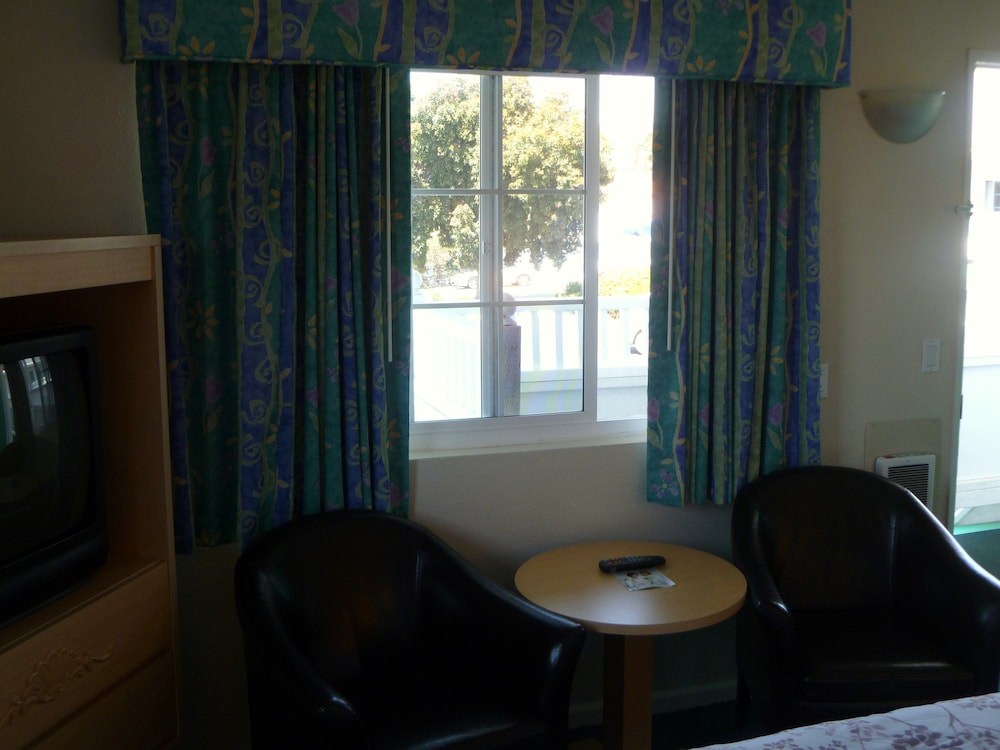Morro Bay Sandpiper Inn 40/48