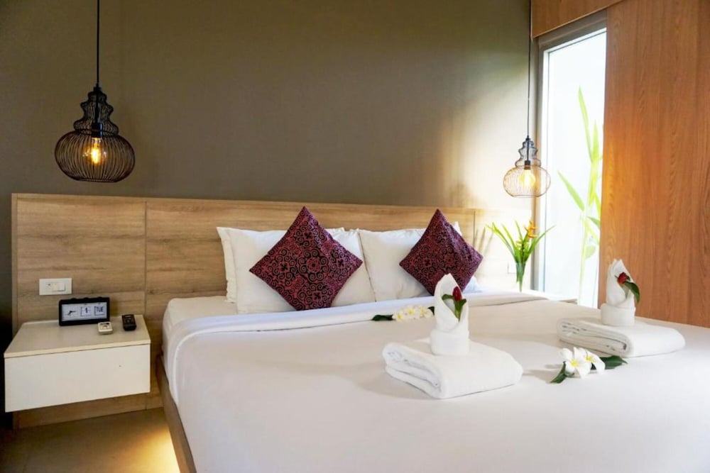 THE SIGNATURE PHUKET RESORT AND RESTAURANT 30/70