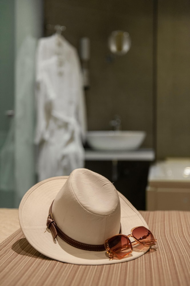Atlantis Boutique City Hotel photo2