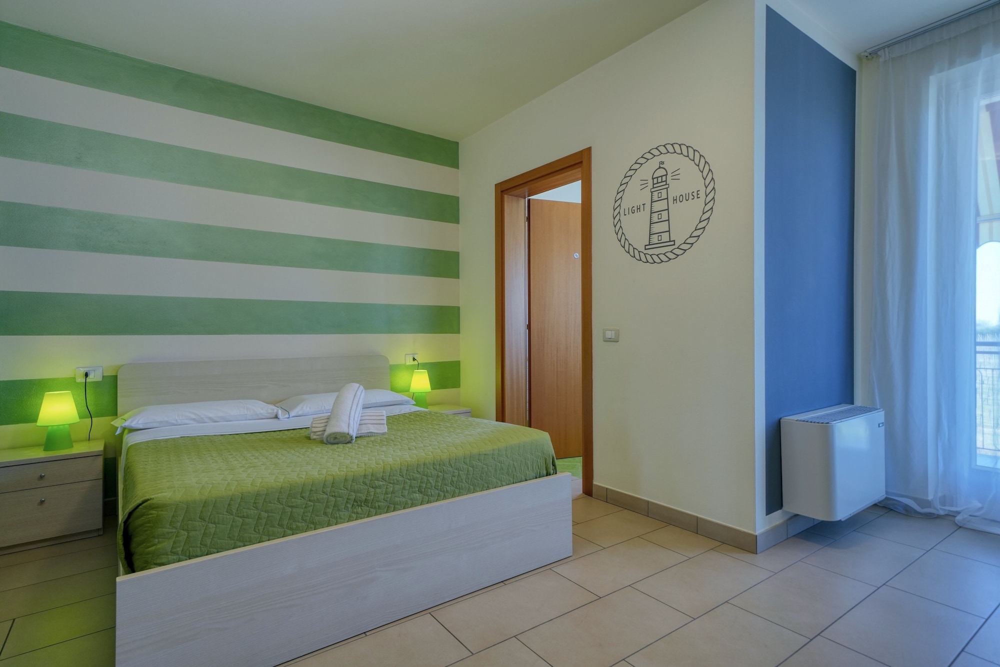ROOM, TRIPLE, PARTIAL LAKE VIEW, BALCONY