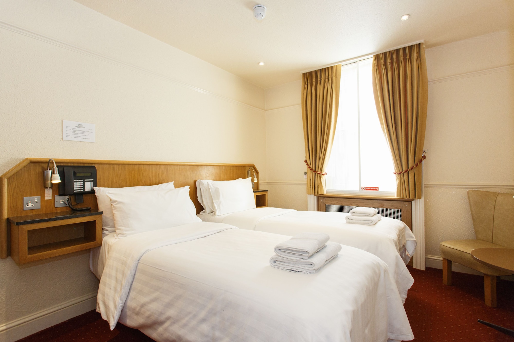 ROOM, DOUBLE OR TWIN BED