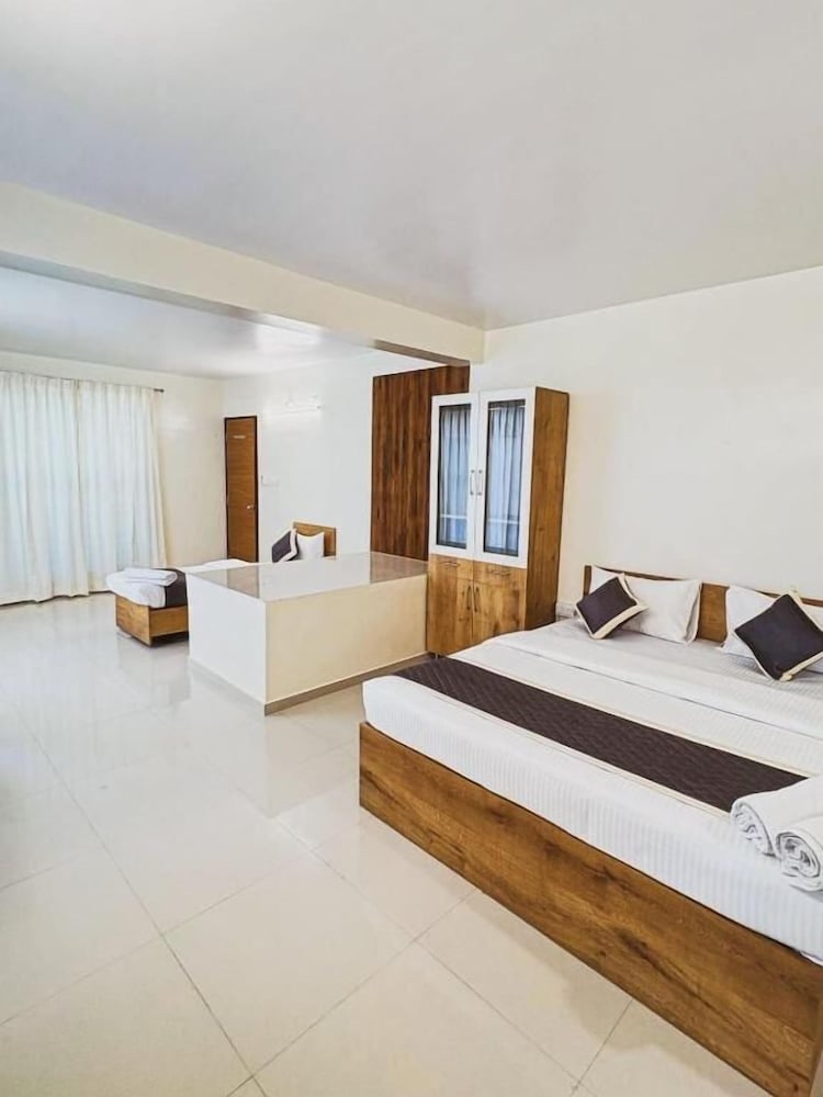 Sai Grand Villas and Hotel 9/50