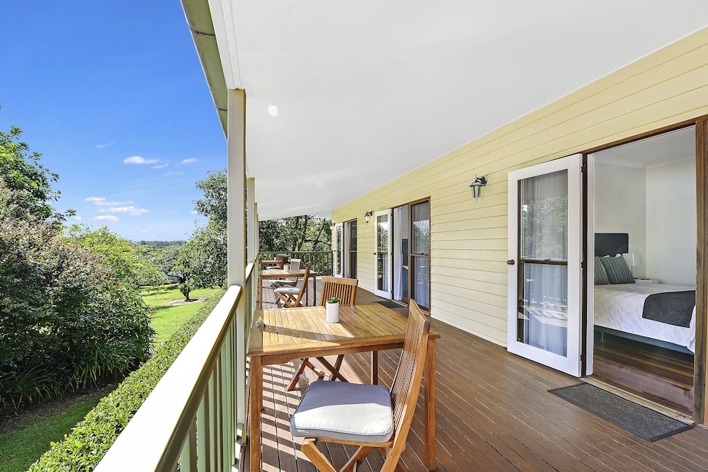 Camelot Boutique Accommodations 4/54