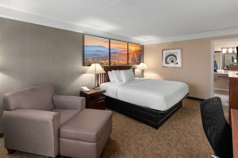 Days Inn by Wyndham Columbia Kentucky 19/52