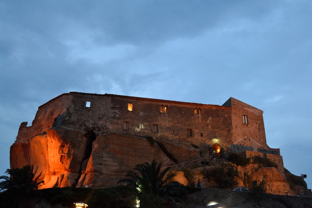 ALBERGO DIFFUSO BORGO SANTA CATERINA 2/68