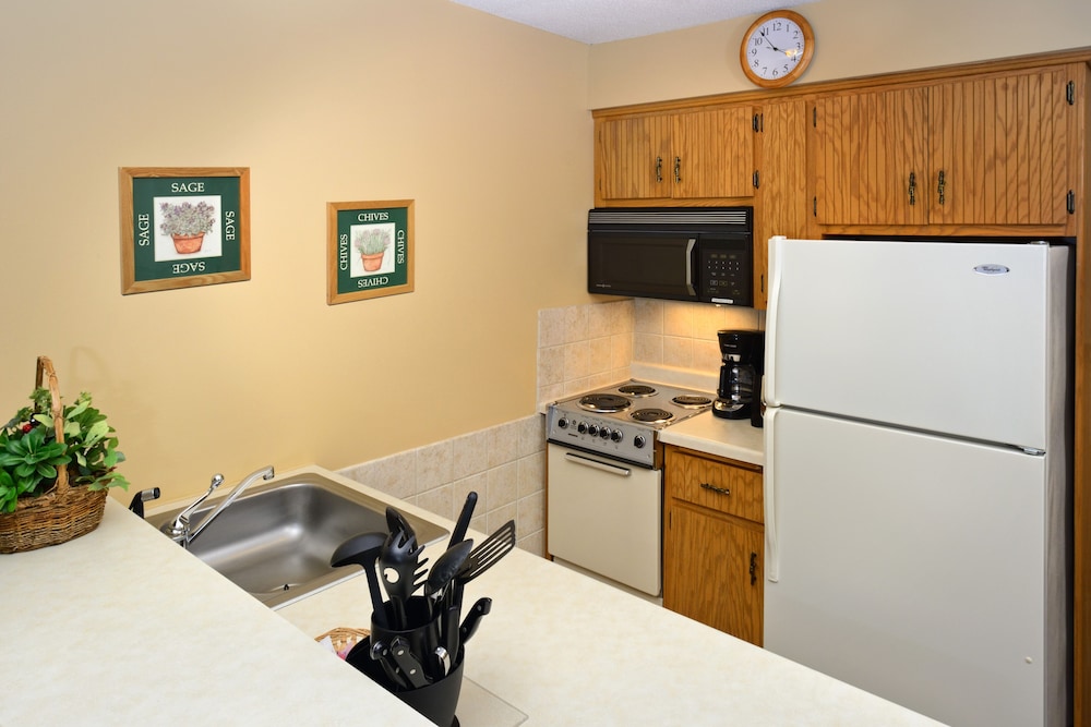 The Pointe Hotel and Suites 45/51