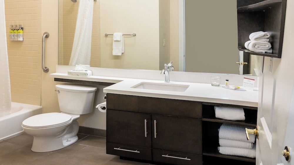 Candlewood Suites St. Joseph Benton Harbor 34/38