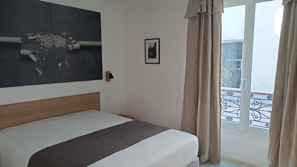 DELUXE, DOUBLE BED
