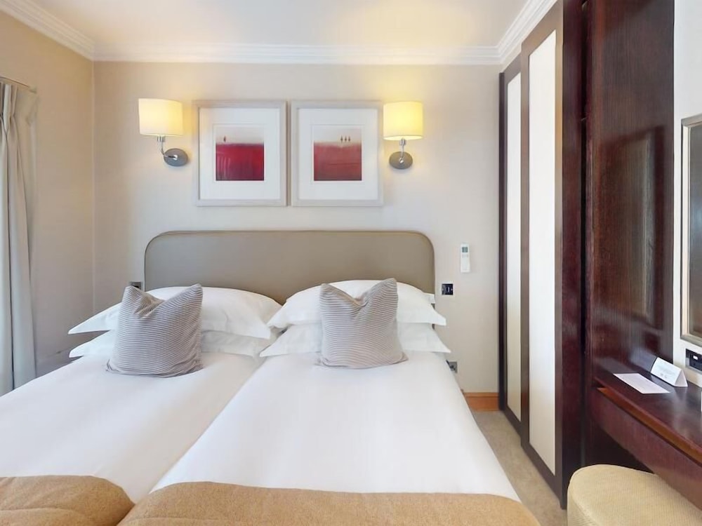 Cheval Knightsbridge 20/50