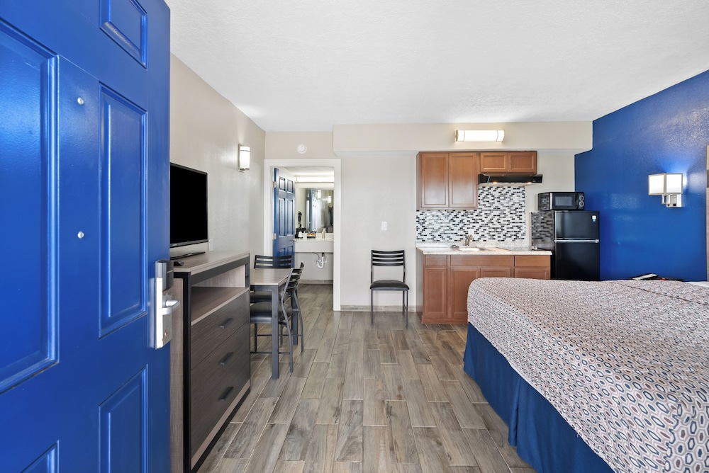 غرفة قياسية بسرير كينج بمطبخ صغير لذوي الإعاقة، Blue Wave Inn 5/10