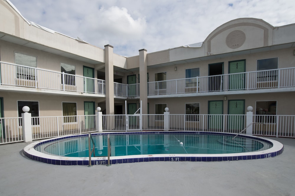 Budget Inn Cocoa 3/45