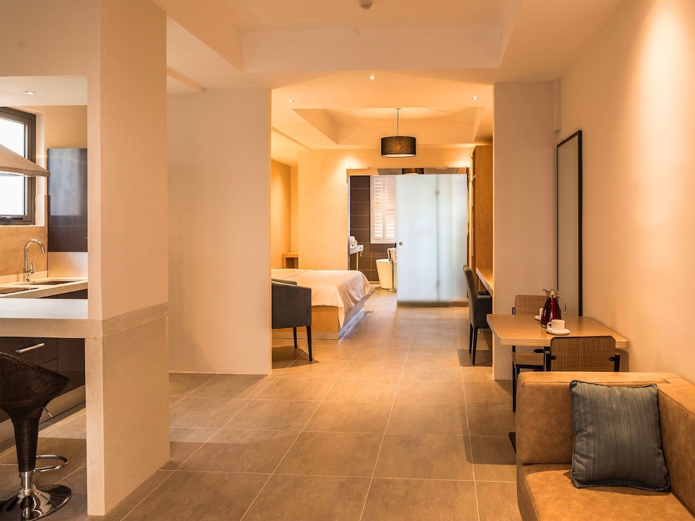 Pereybere Hotel And Apartments 36/44