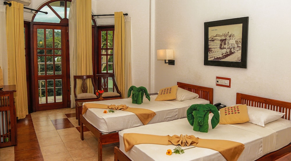 Senani Hotel 26/37