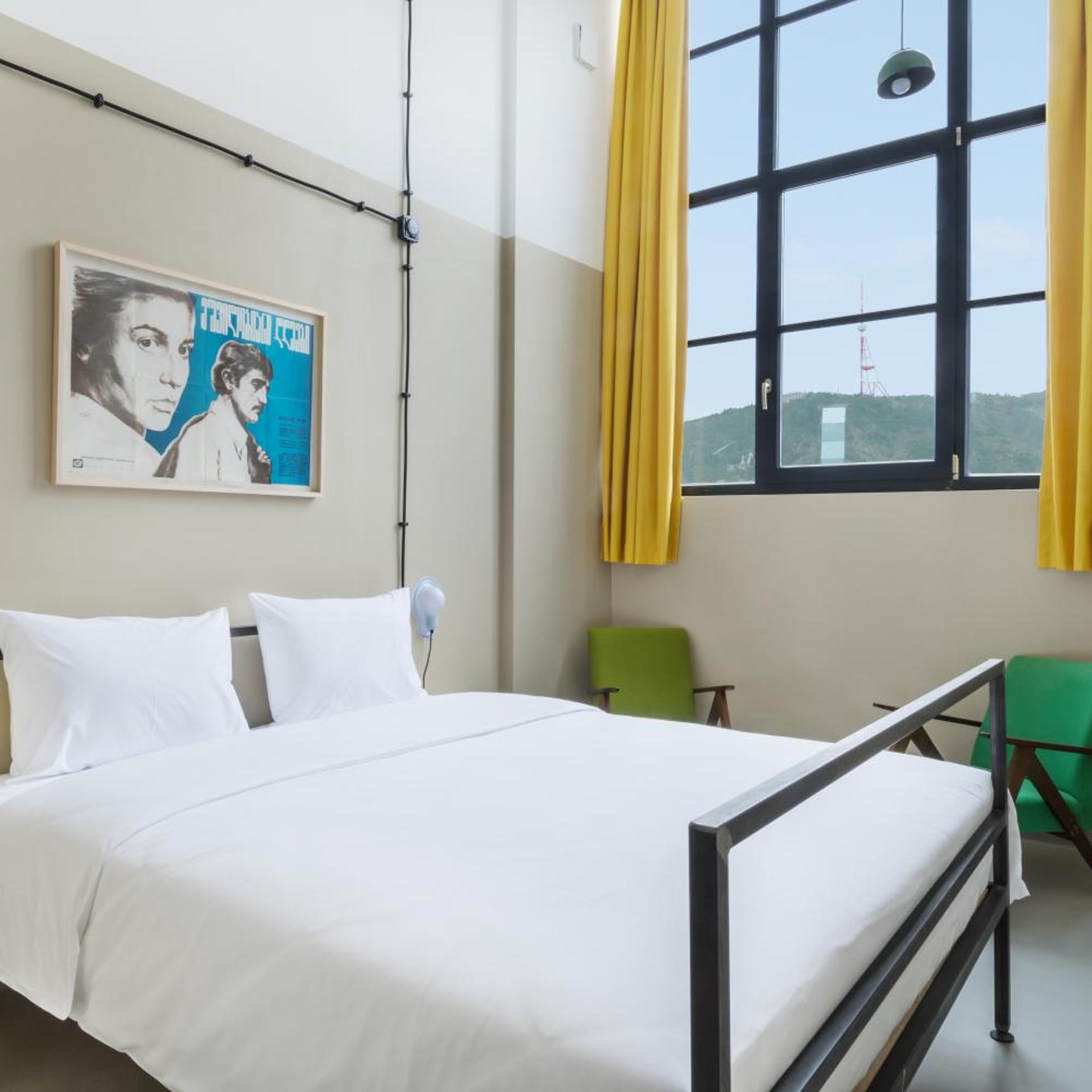 STANDARD, DOUBLE BED, SHARED BATHROOM
