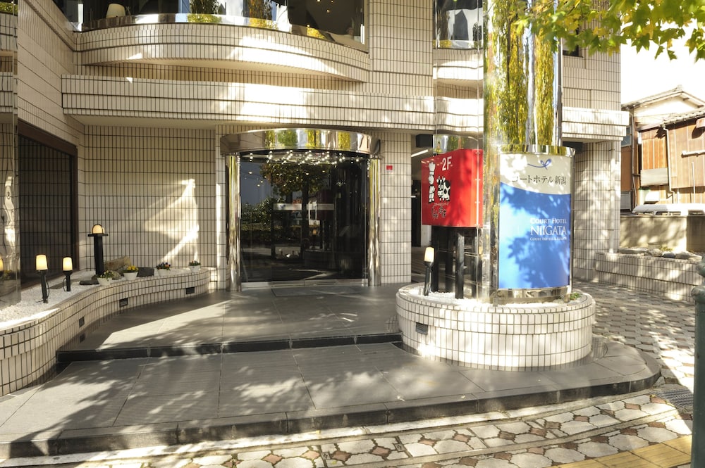 COURT HOTEL NIIGATA 8/66