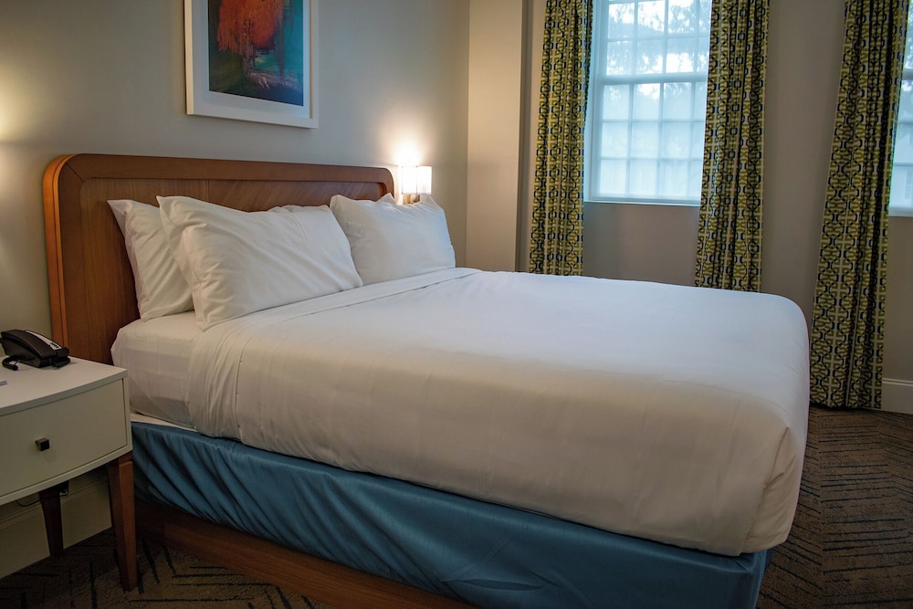 Oasis, Standard, King Bed