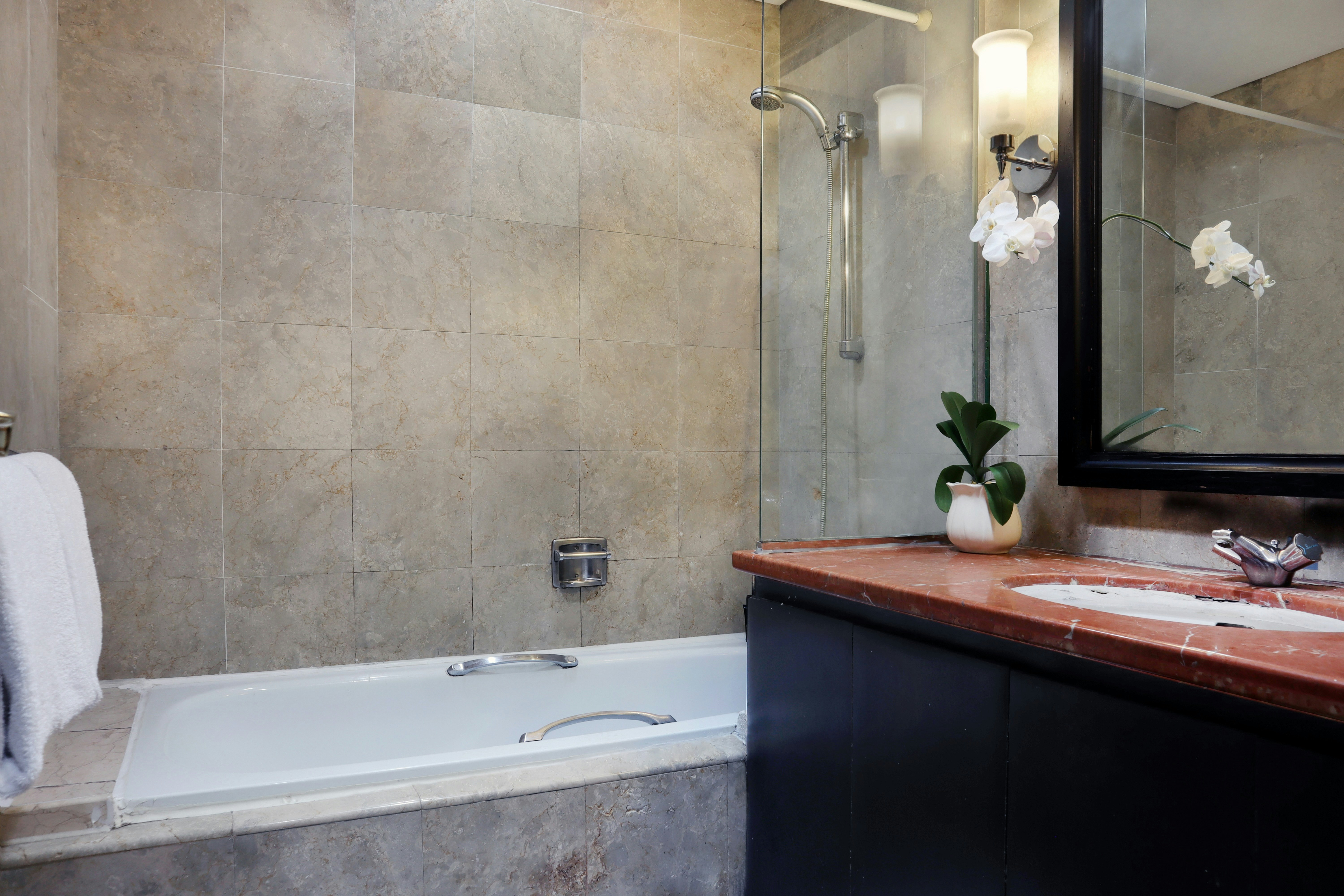 Oakwood Suites Kuningan Jakarta 32/38
