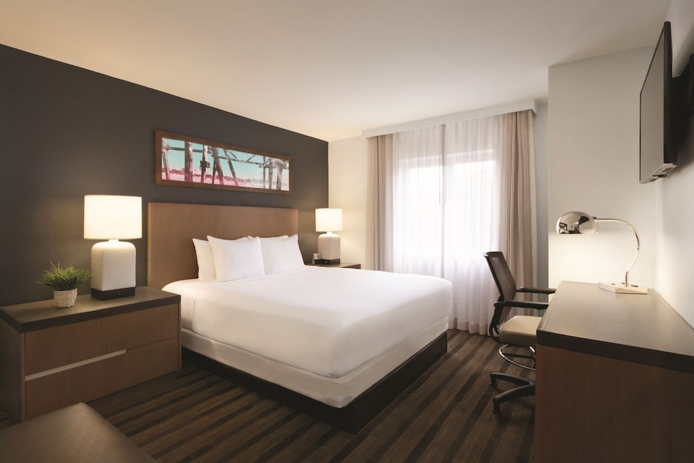 1 BEDROOM, SUITE, KING BED, SOFA, ACCESSIBLE