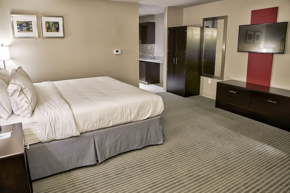 HOLIDAY INN EXPRESS AND SUITES TULSA NE - CLAREMORE 10/25