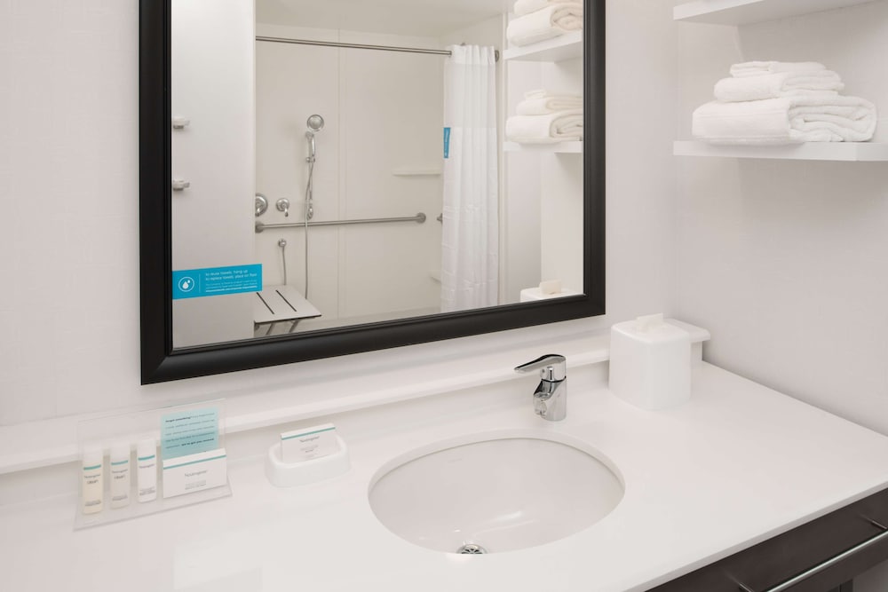 Hampton Inn and Suites by Hilton Portland-Pearl District 9/48