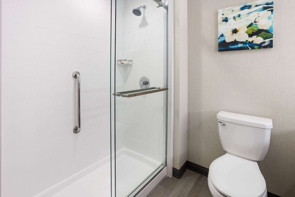 La Quinta Inn & Suites by Wyndham Locust Grove 53/55
