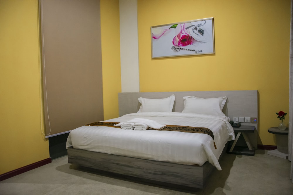 Green Rose Hotel 8/30