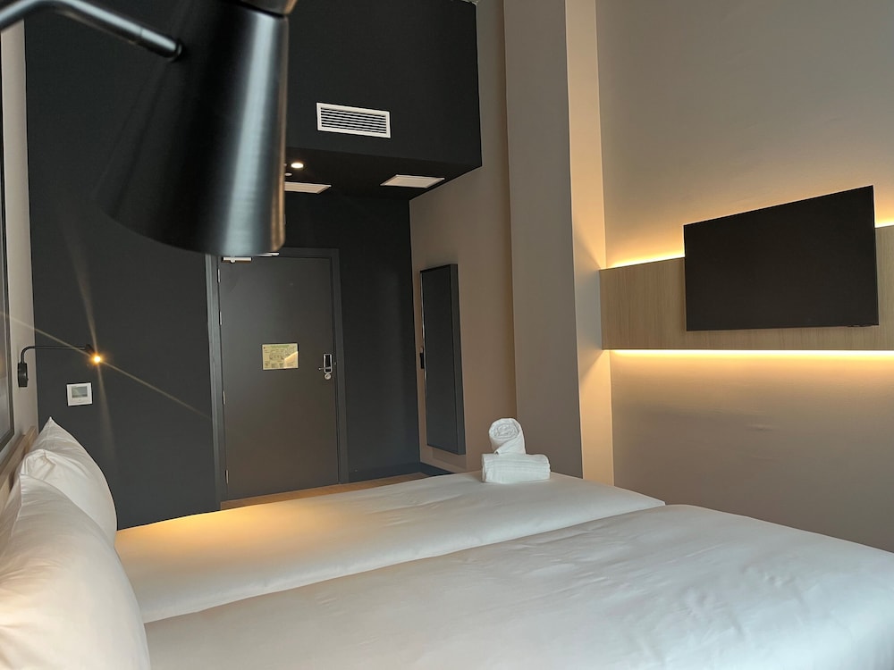 Ibis Madrid Norte Las Tablas 10/25