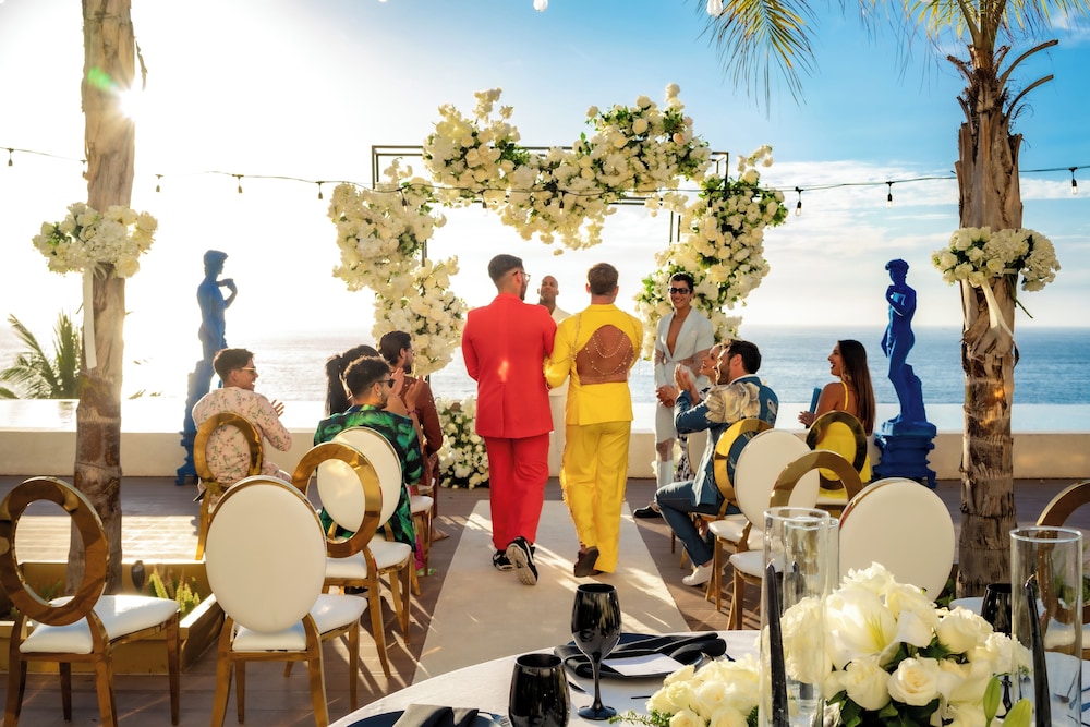 Almar Resort Luxury LGBT Beach Front Experience 48/59